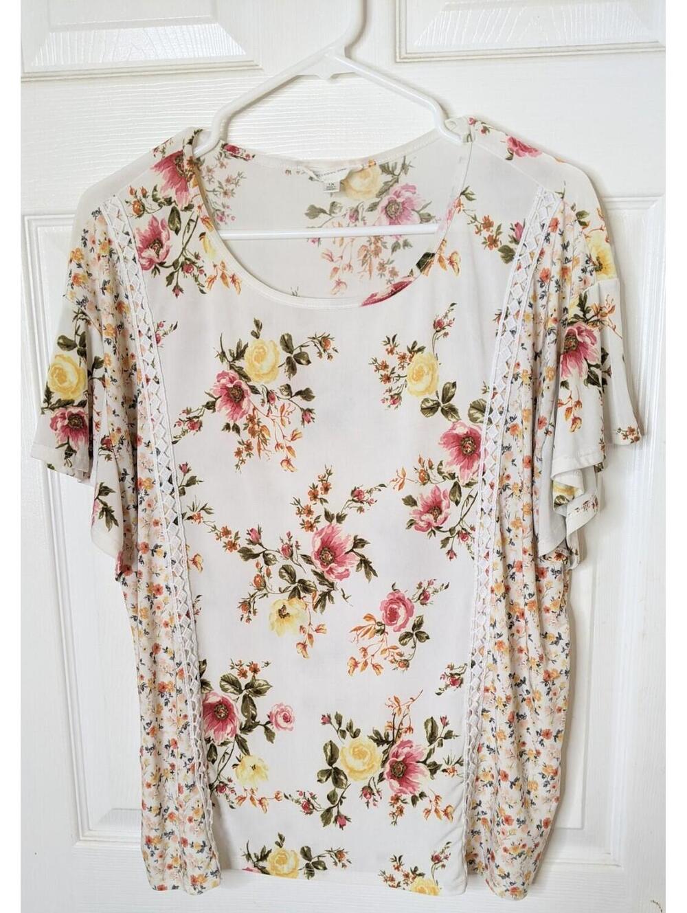 Exclusive One Women's Pullover Floral Top Size 1X Cottagecore Flutter Sleeves